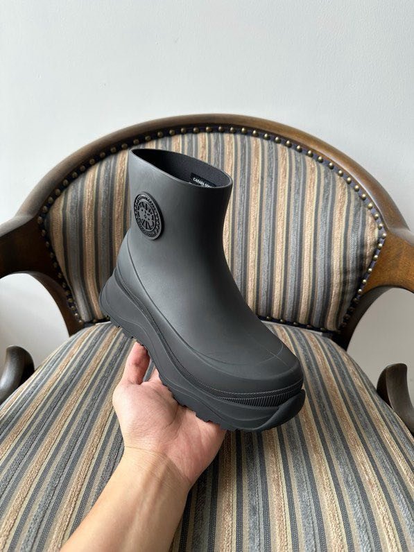 Резиновые ботинки женские