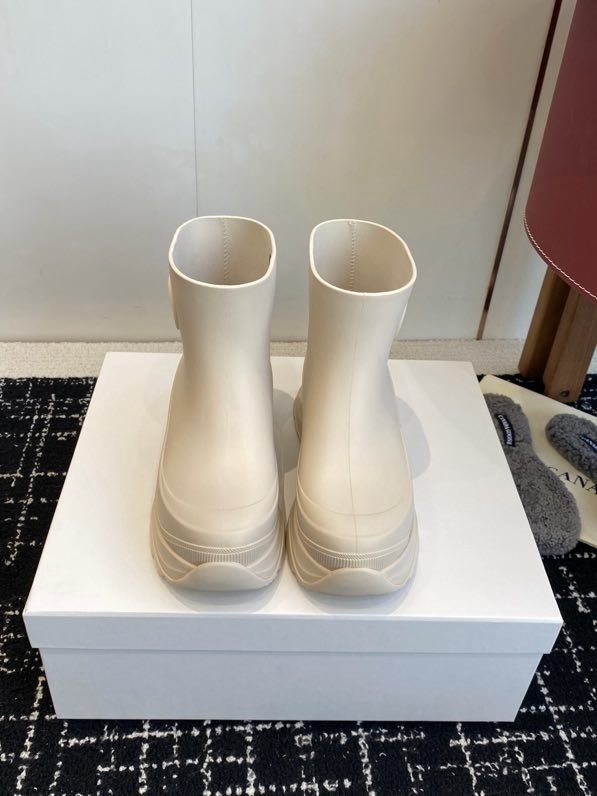 Резиновые ботинки женские фото 2