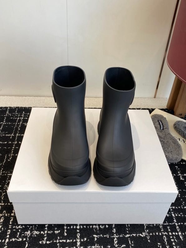 Резиновые ботинки женские фото 2