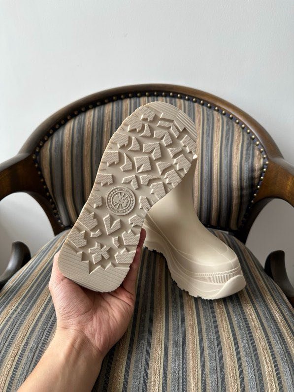 Резиновые ботинки женские фото 2