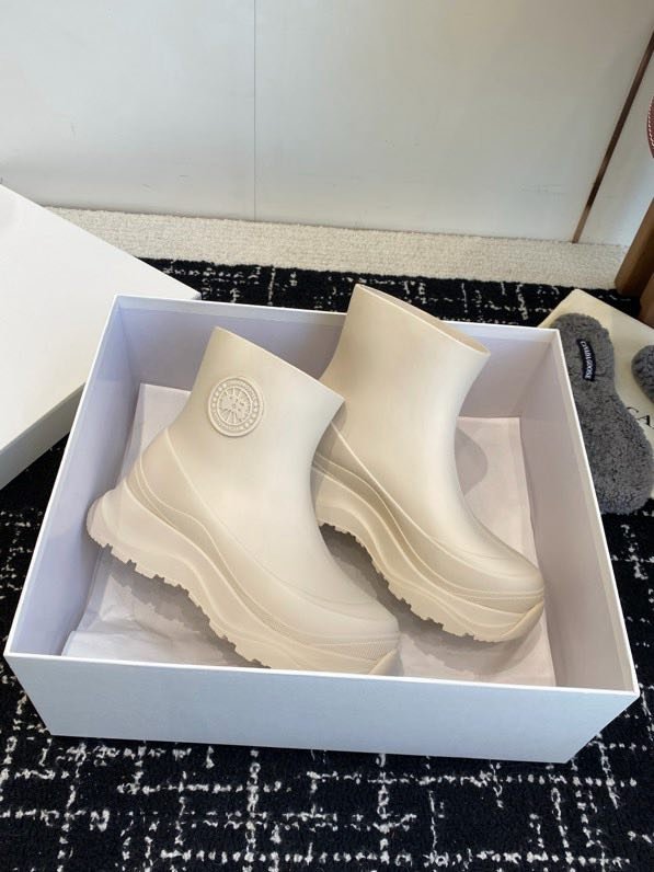 Резиновые ботинки женские фото 3