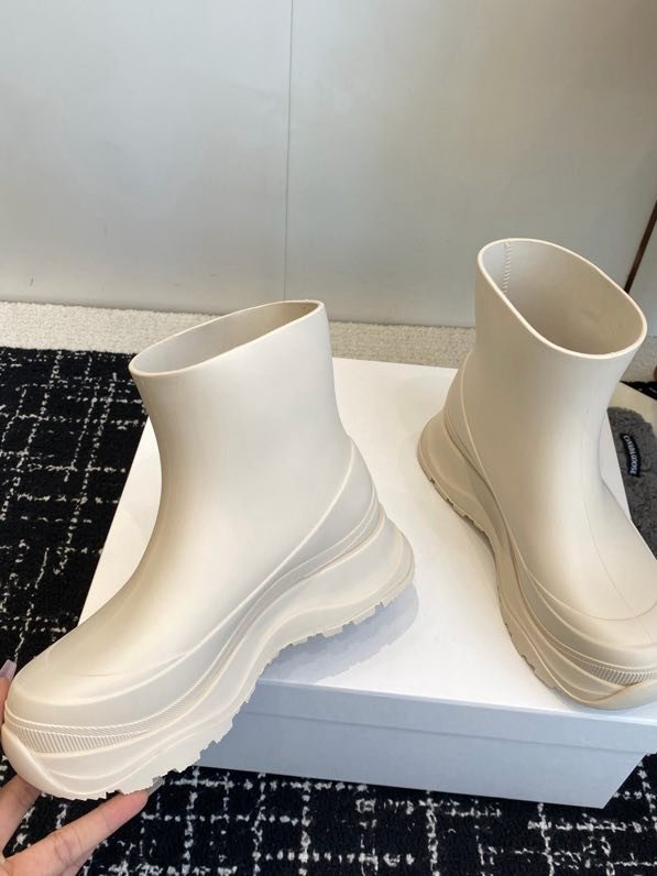 Резиновые ботинки женские фото 4