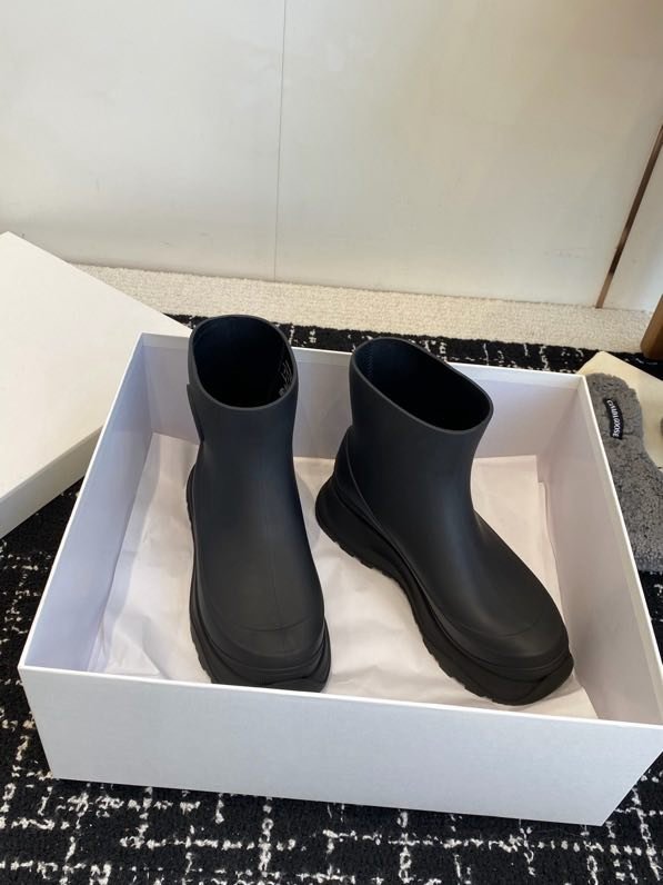 Резиновые ботинки женские фото 4