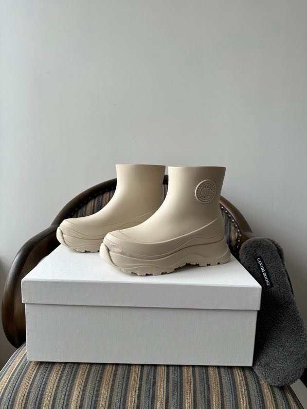 Резиновые ботинки женские фото 4