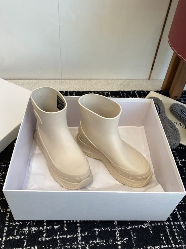 Резиновые ботинки женские фото 6