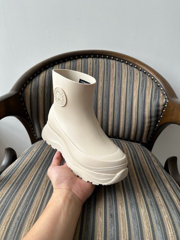 Резиновые ботинки женские фото 6