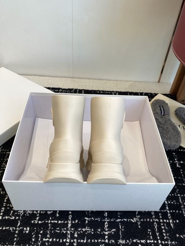 Резиновые ботинки женские фото 7