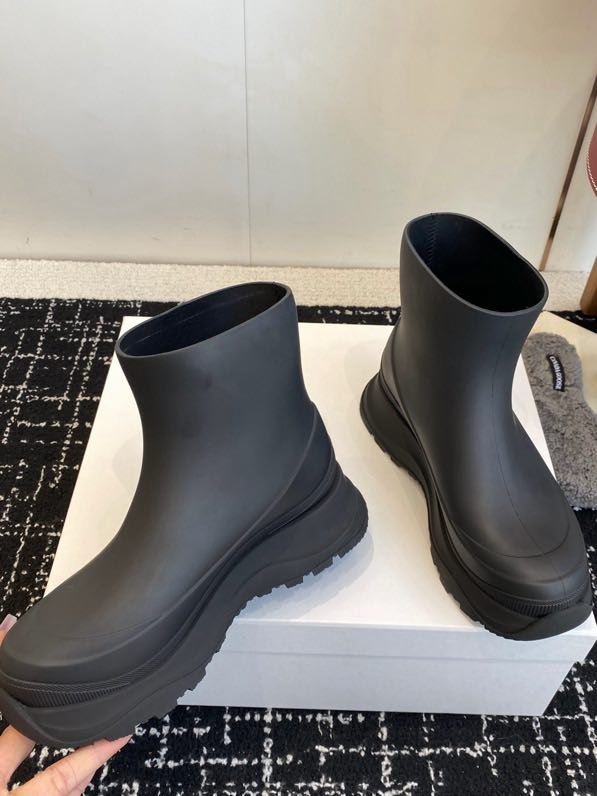 Резиновые ботинки женские фото 7