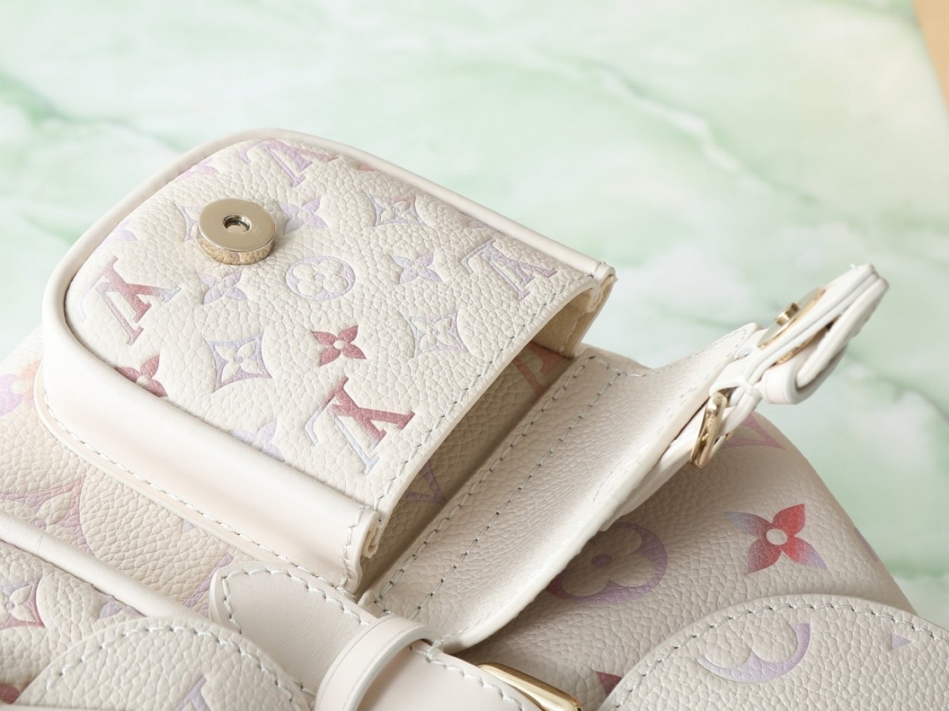 Рюкзак кожаный женский Backup Monogram Empreinte 20 см фото 10