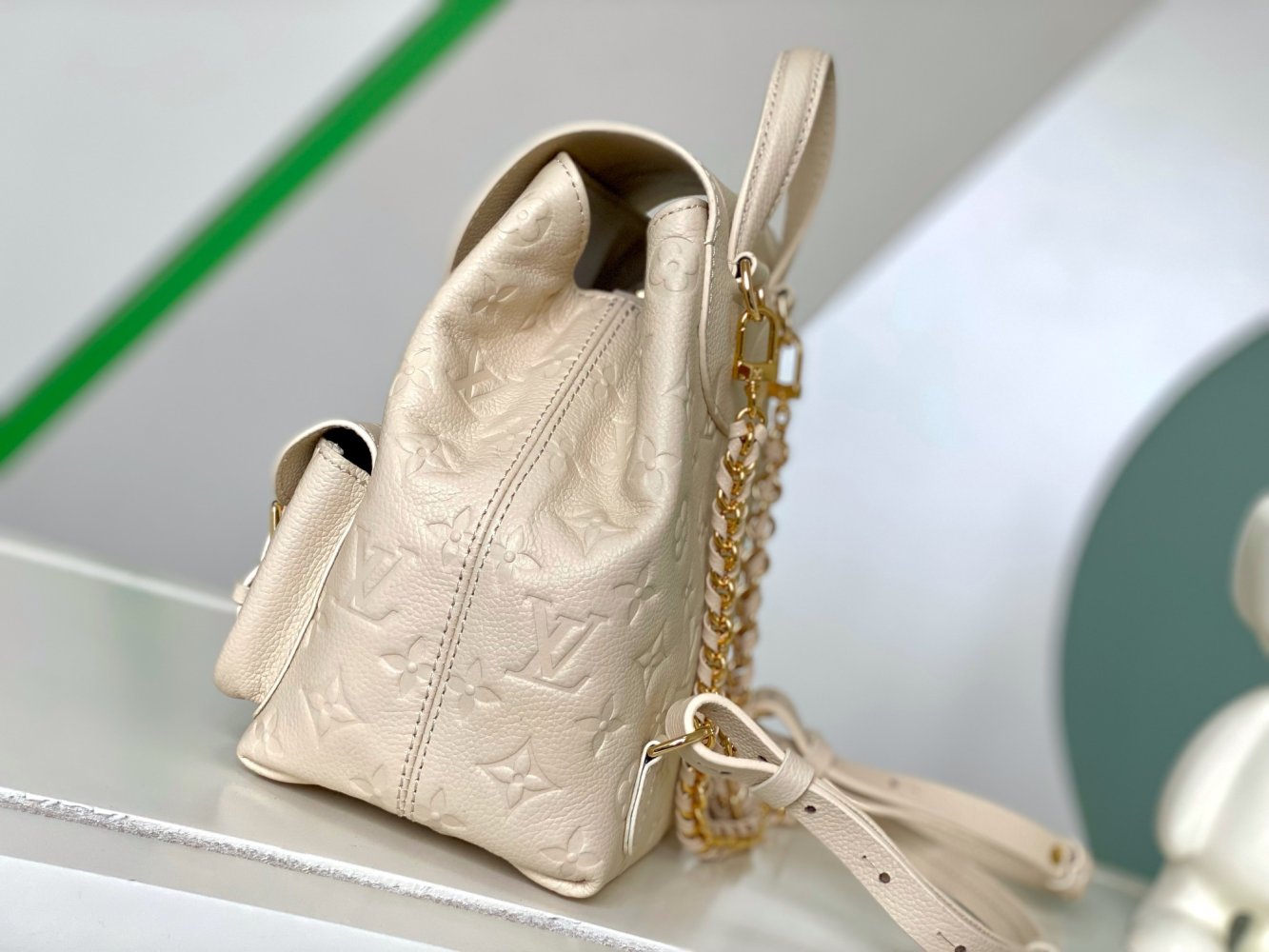 Рюкзак кожаный женский Backup Monogram Empreinte 20 см фото 2