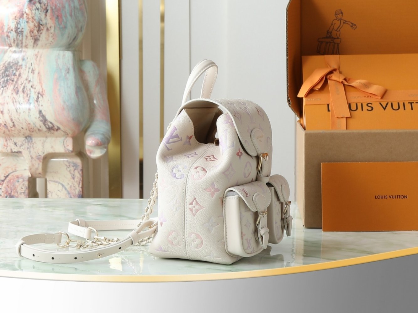 Рюкзак кожаный женский Backup Monogram Empreinte 20 см фото 2