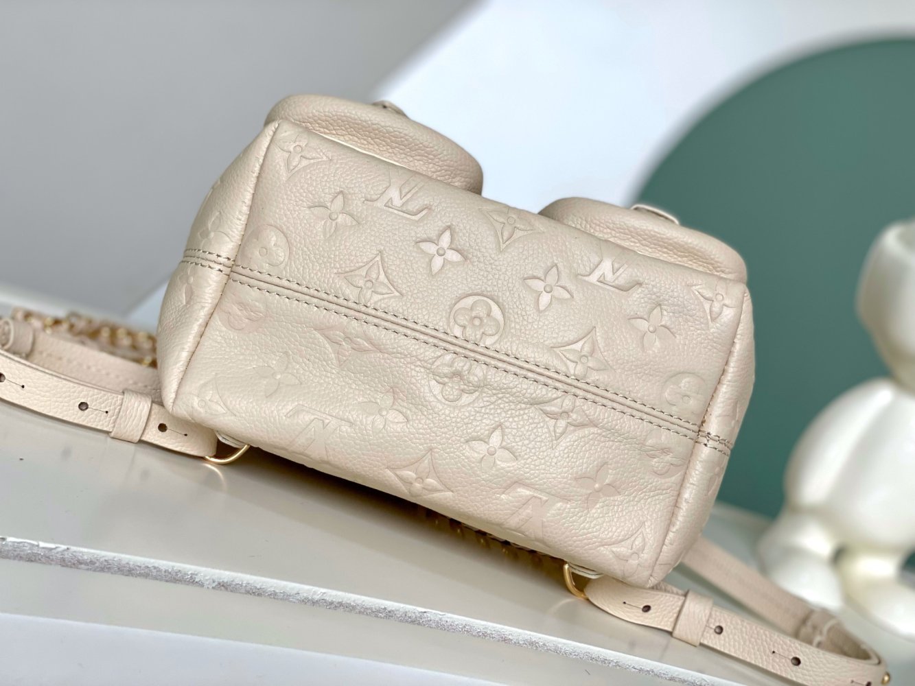 Рюкзак кожаный женский Backup Monogram Empreinte 20 см фото 4