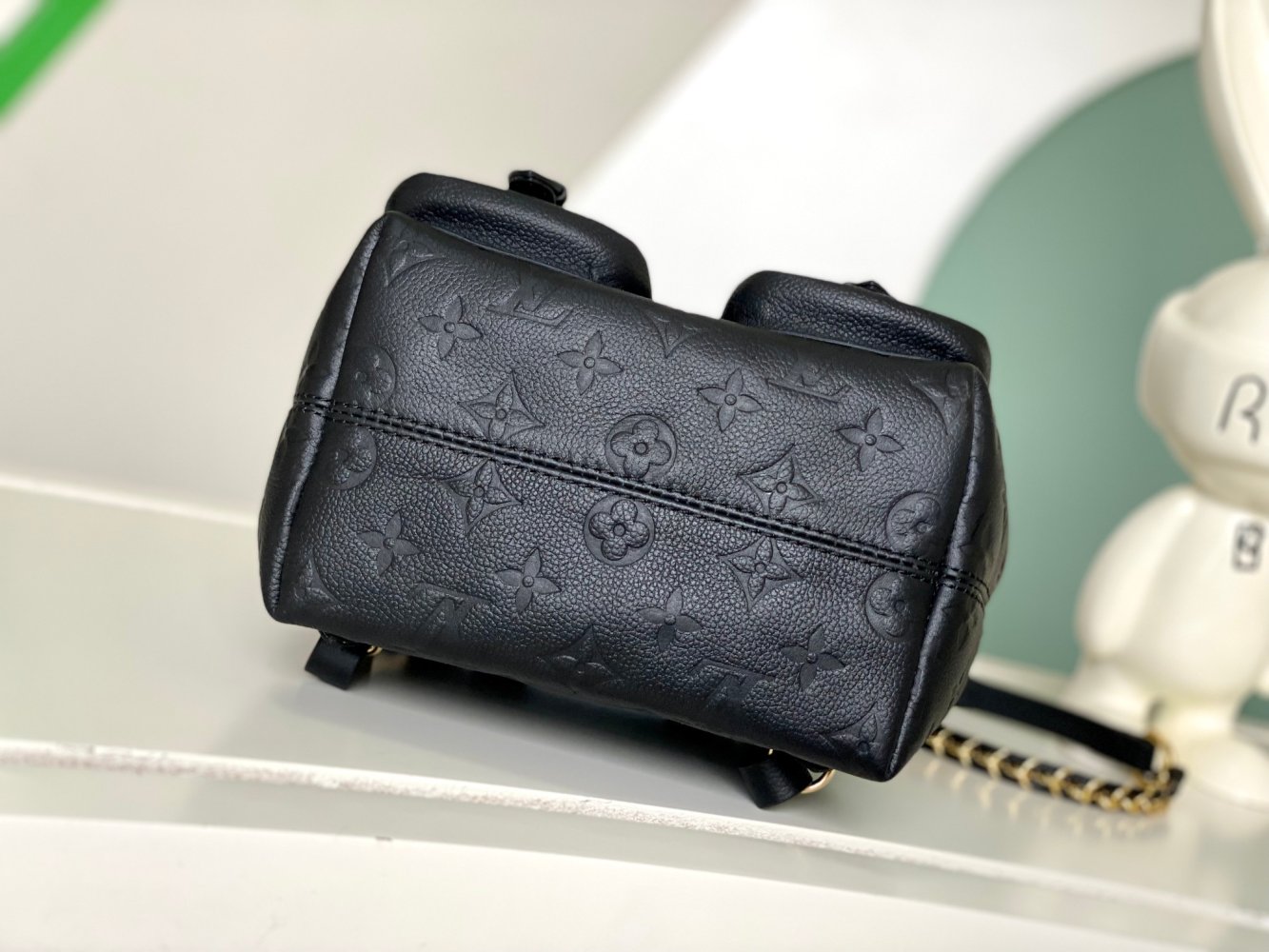 Рюкзак кожаный женский Backup Monogram Empreinte 20 см фото 4