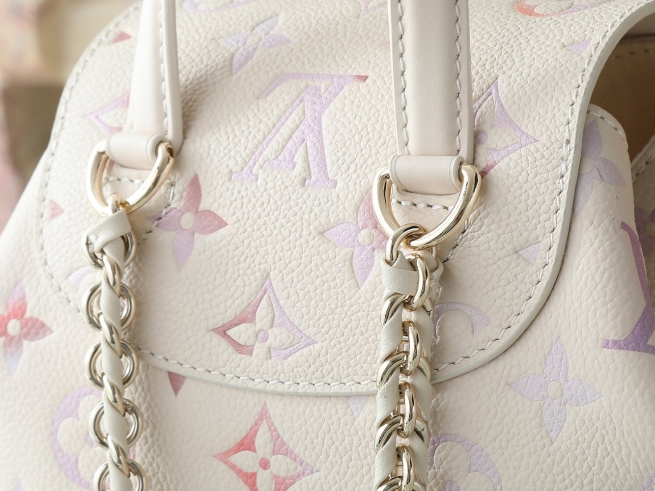 Рюкзак кожаный женский Backup Monogram Empreinte 20 см фото 6