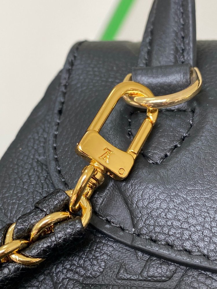 Рюкзак кожаный женский Backup Monogram Empreinte 20 см фото 7