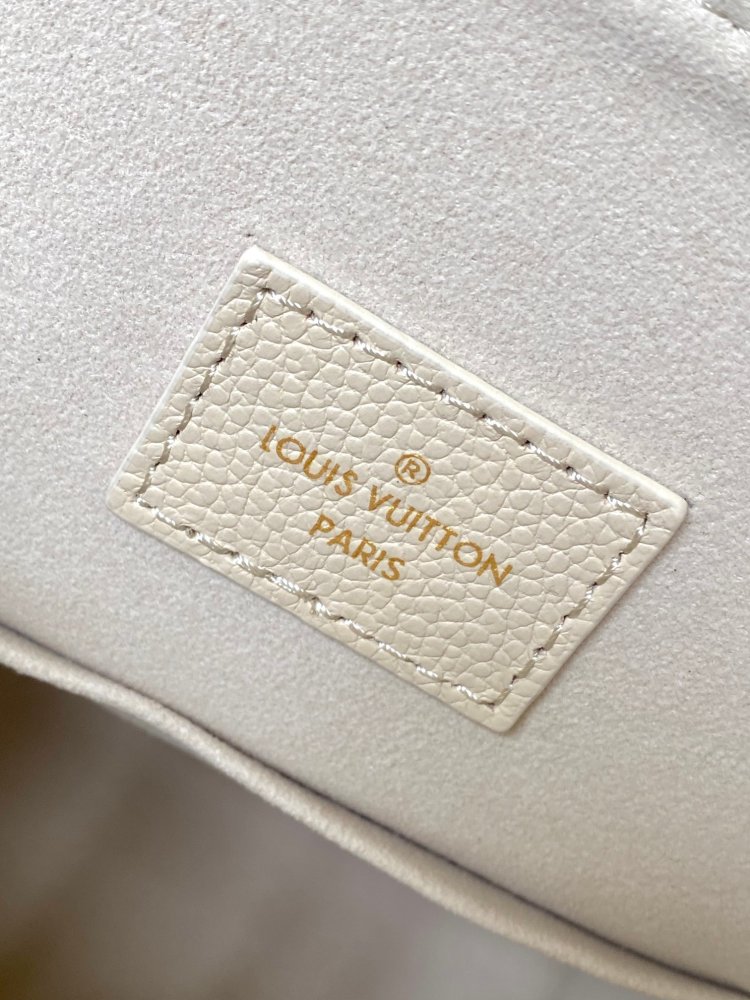 Рюкзак кожаный женский Backup Monogram Empreinte 20 см фото 8