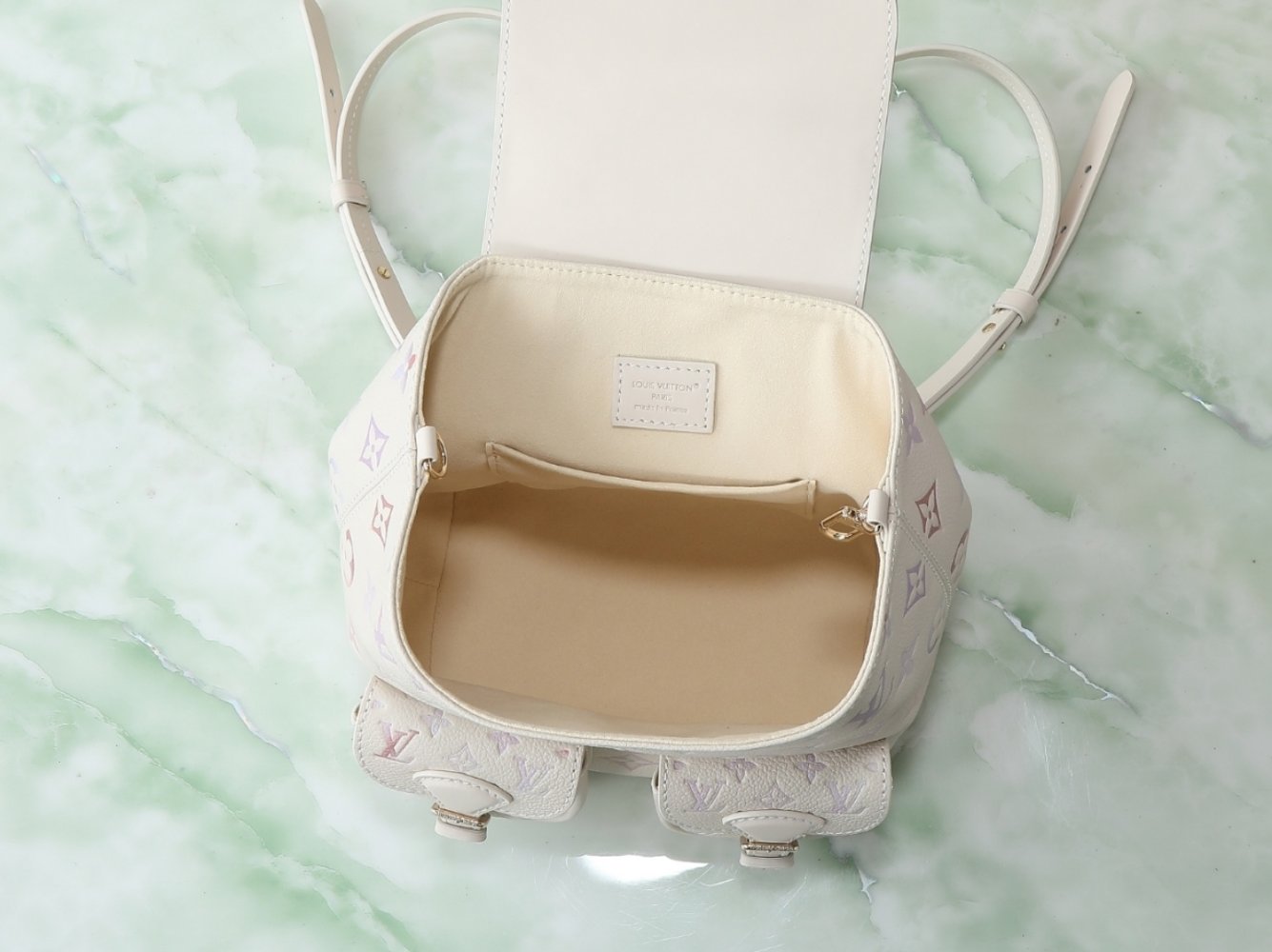 Рюкзак кожаный женский Backup Monogram Empreinte 20 см фото 8