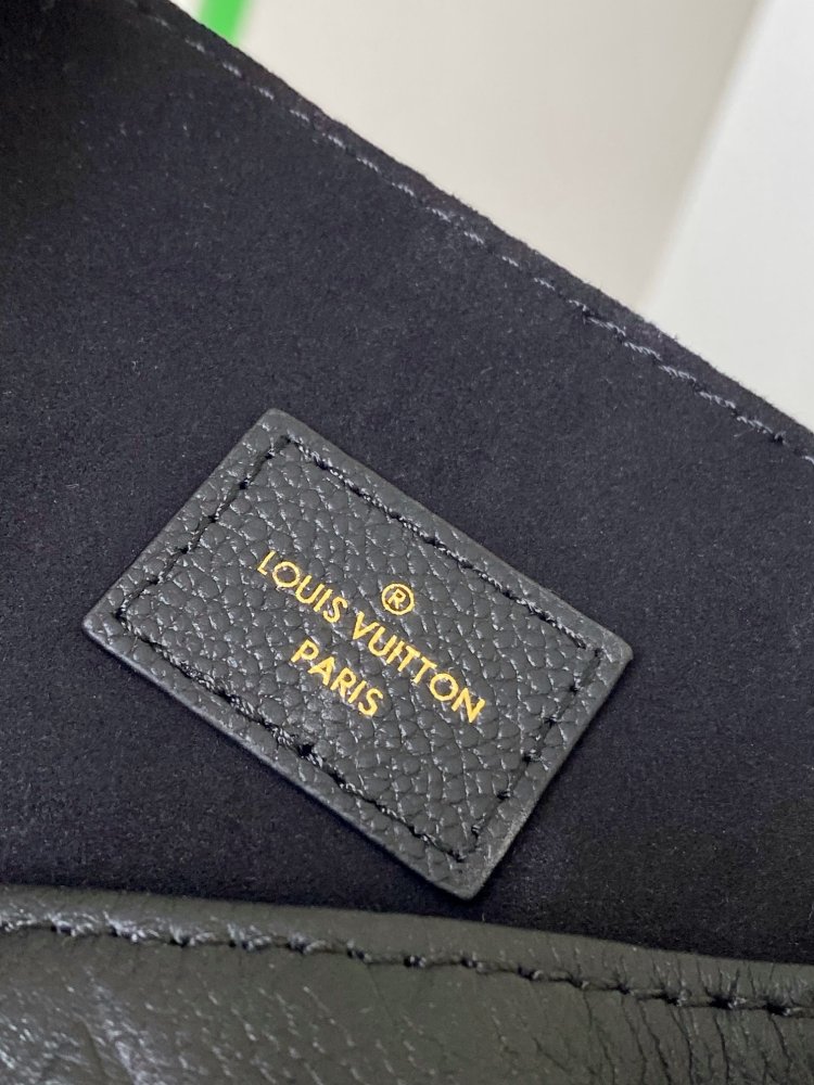 Рюкзак кожаный женский Backup Monogram Empreinte 20 см фото 9