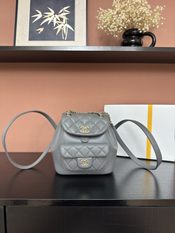 Рюкзак кожаный женский Chanel 22A Duma AS2908 18 см