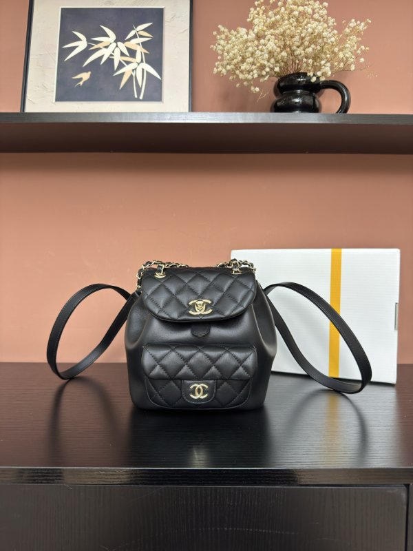 Рюкзак кожаный женский Chanel 22A Duma AS2908 18 см