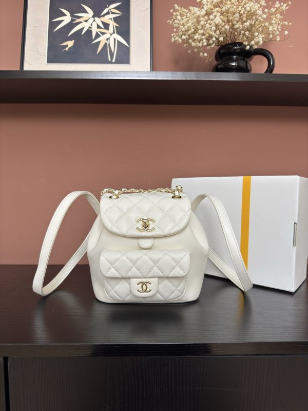 Рюкзак кожаный женский Chanel 22A Duma AS2908 18 см