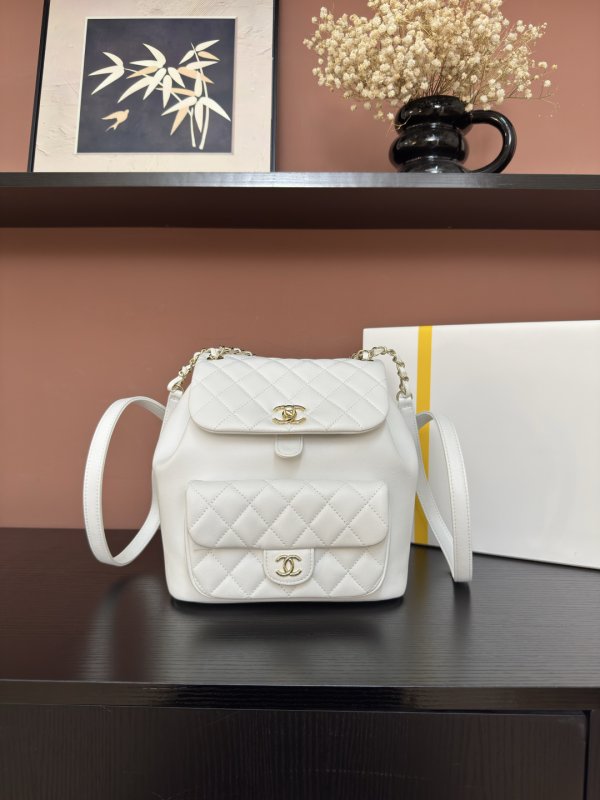 Рюкзак кожаный женский Chanel 22A Duma AS3618 22 см