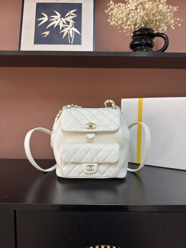 Рюкзак кожаный женский Chanel 22A Duma AS3618 22 см