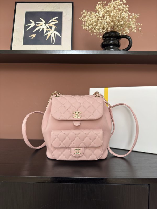 Рюкзак кожаный женский Chanel 22A Duma AS3618 22 см