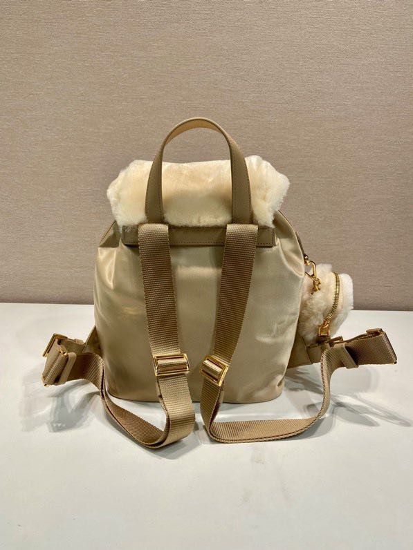 Рюкзак меховой 20 см фото 9