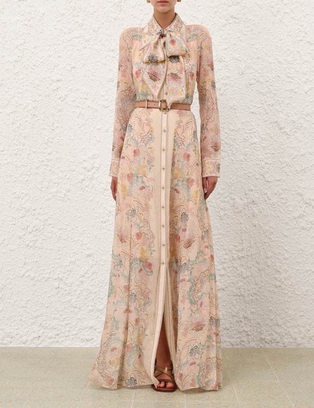 Роскошное розовое платье с цветочным принтом
