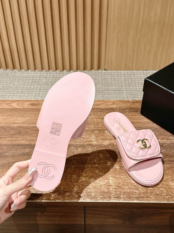 Розовые кожаные шлепанцы фото 9