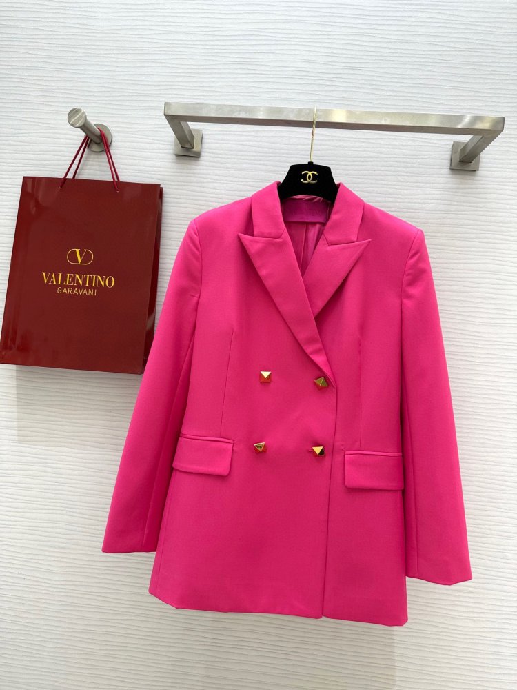 Розовый блейзер женский