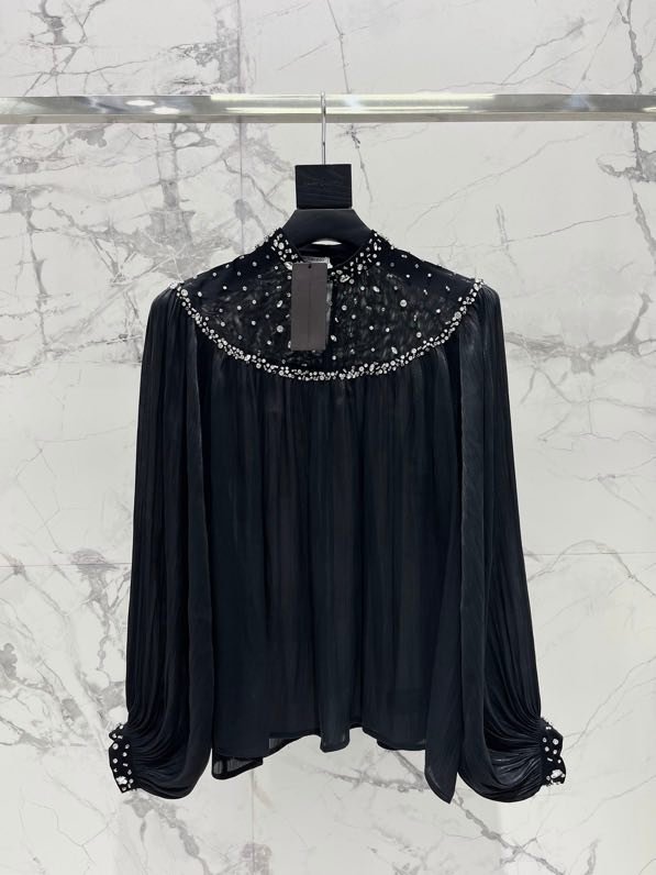 Рубашка женская украшенными бисером