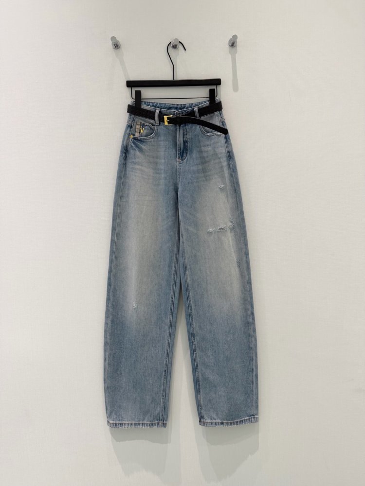 Рваные джинсы женские