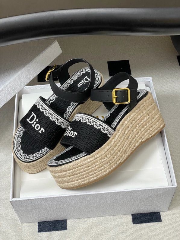 Сандалии Dior Dentelle на танкетке с ремешком