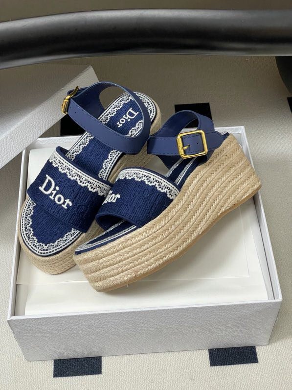 Сандалии Dior Dentelle на танкетке с ремешком