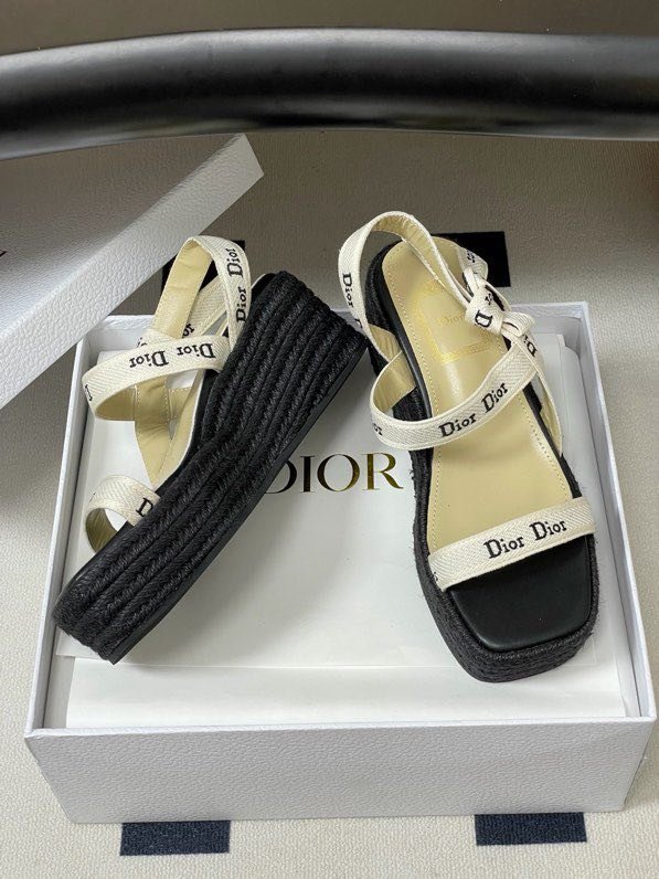 Сандалии Dior Dentelle на танкетке с ремешком