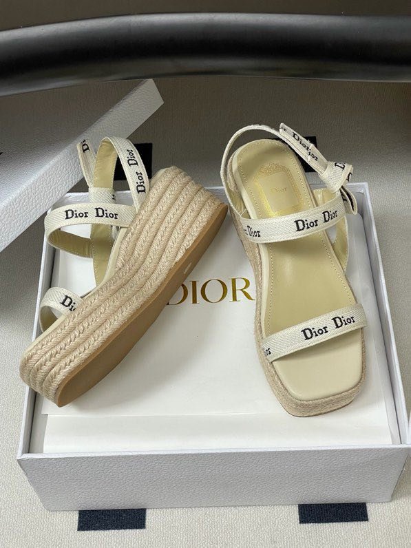 Сандалии Dior Dentelle на танкетке с ремешком