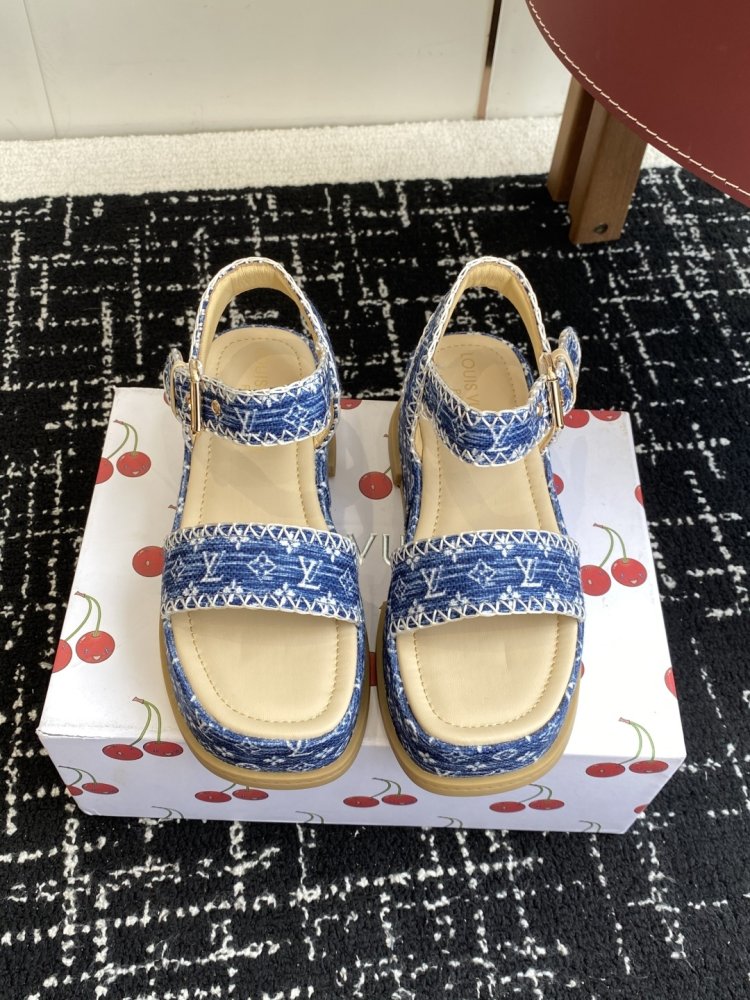 Сандалии женские на платформе