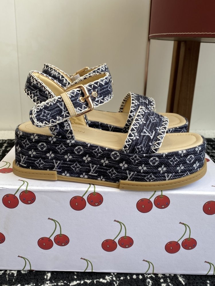 Sandals women's on platform фото 2