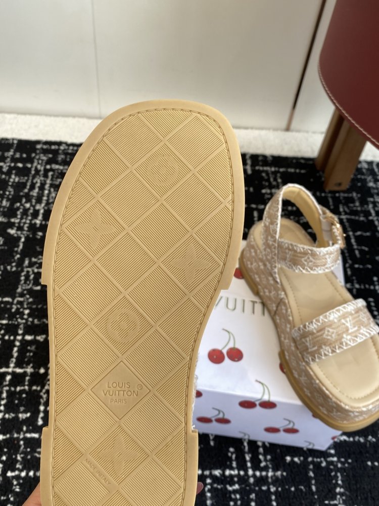 Сандалии женские на платформе фото 9