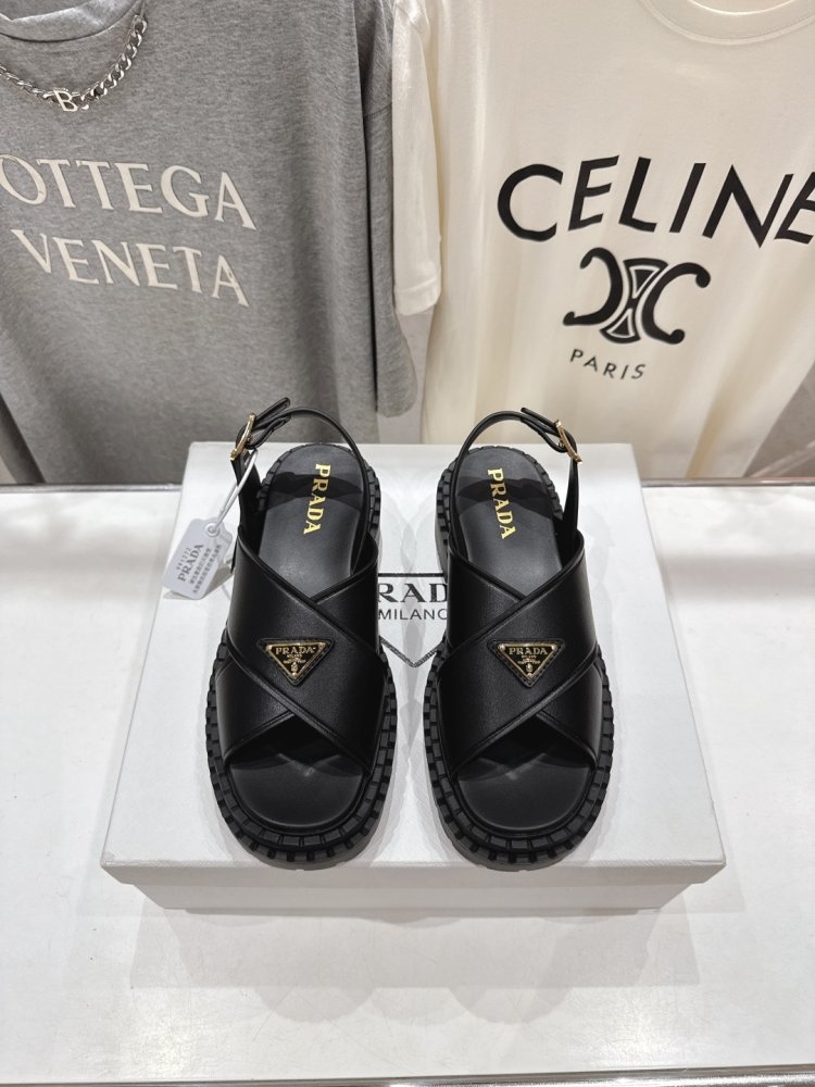 Сандалі жіночі