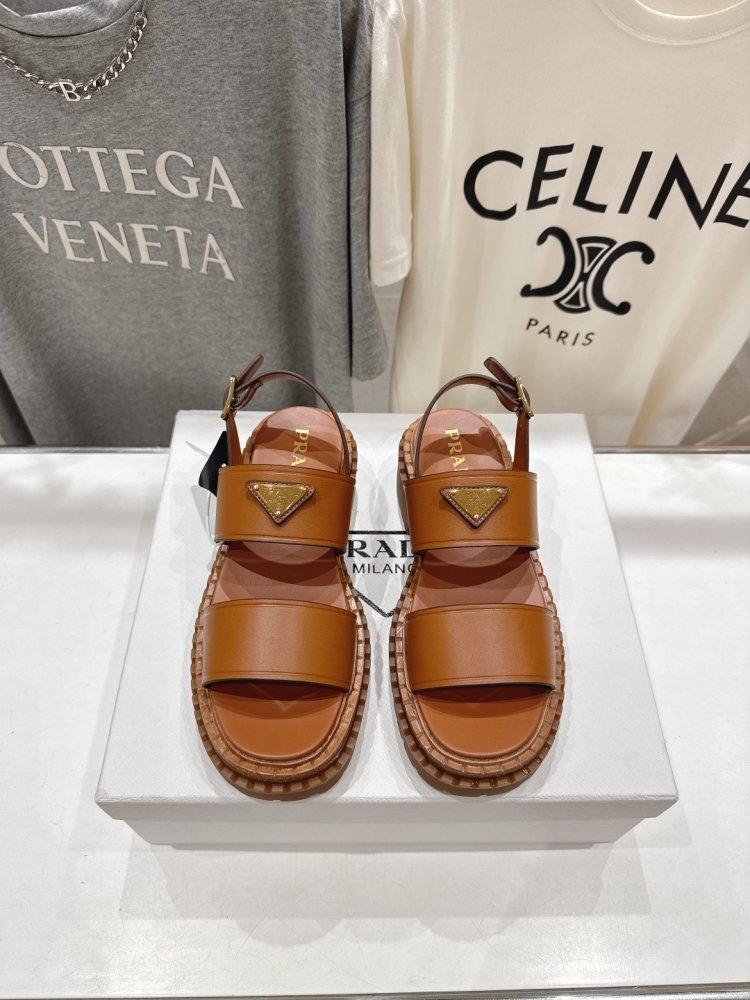 Сандалі жіночі