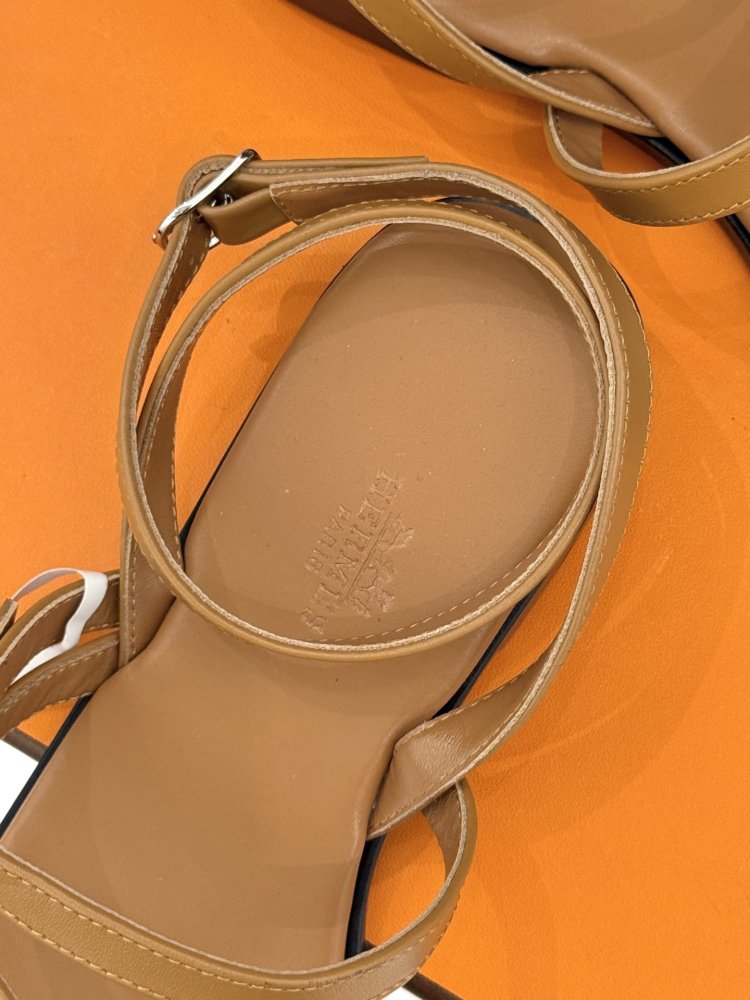 Сандалии женские фото 8