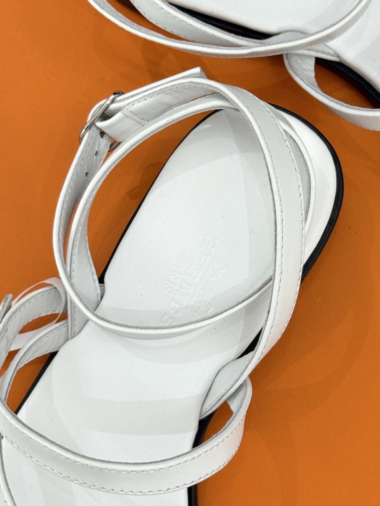 Сандалии женские фото 8