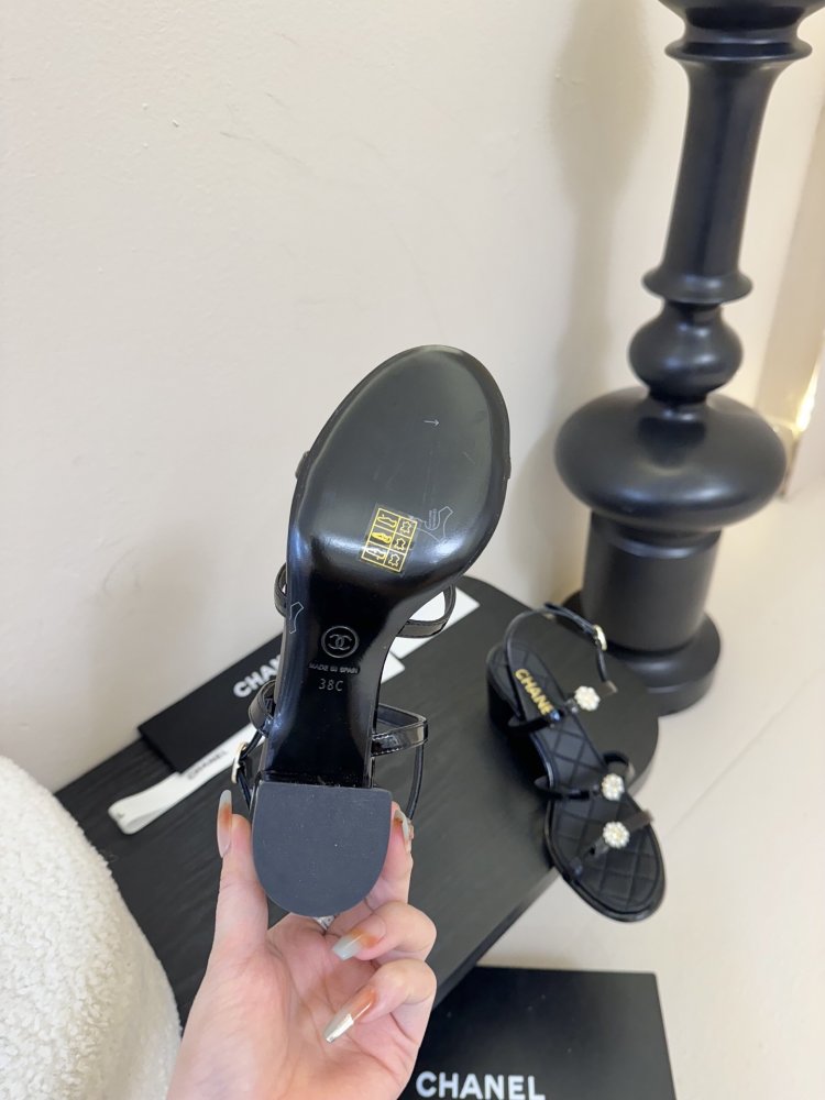 Сандалии женские фото 9