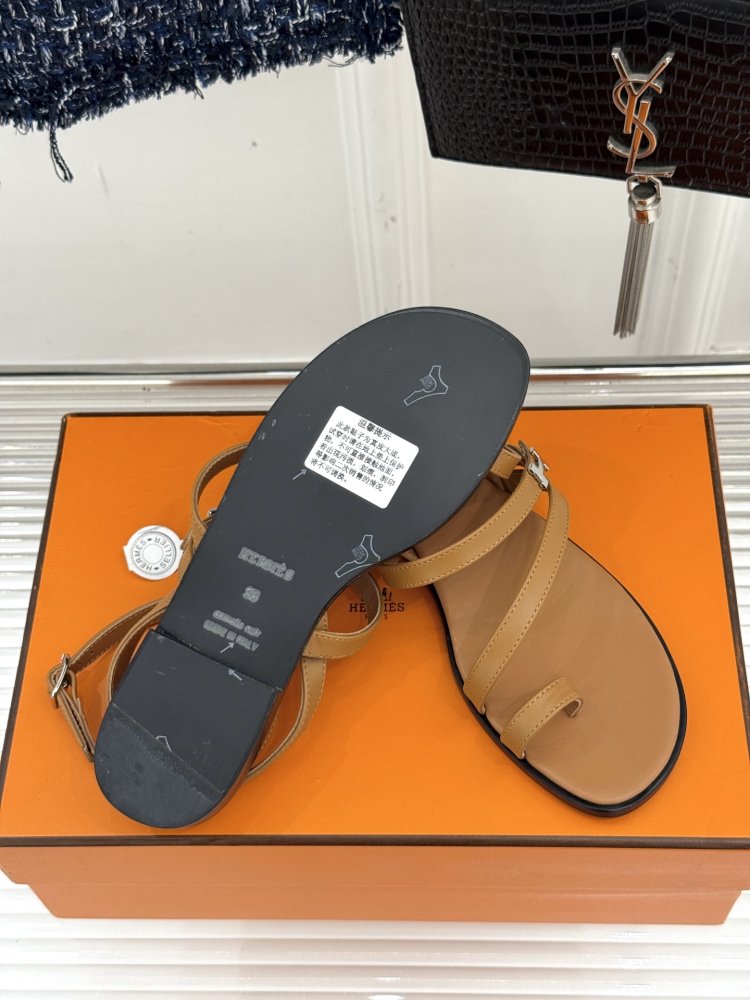 Сандалии женские фото 9