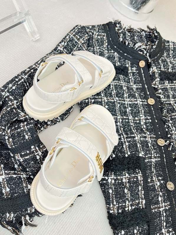 Сандалии женские фото 9