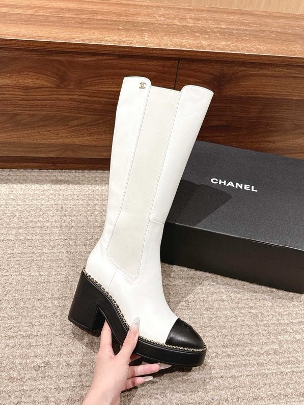 Сапоги Chanel с цепочкой на толстом каблуке фото 2