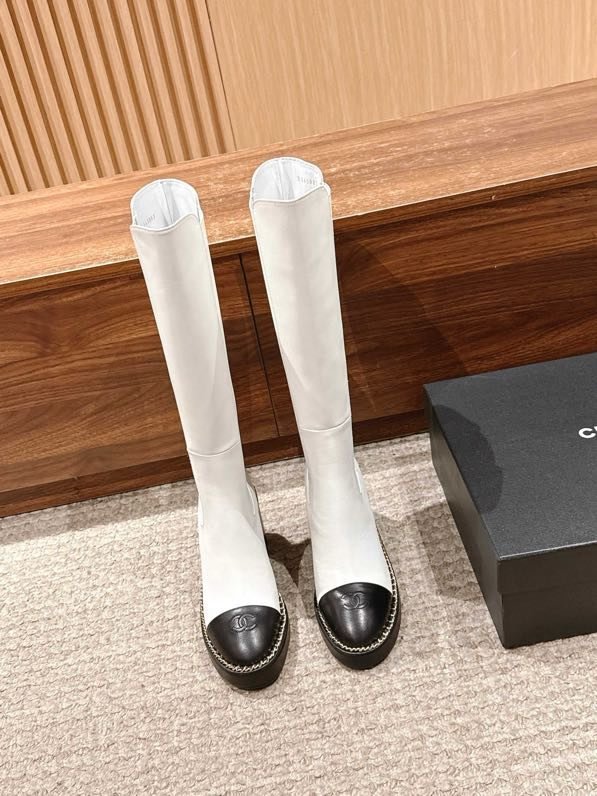 Сапоги Chanel с цепочкой на толстом каблуке фото 3